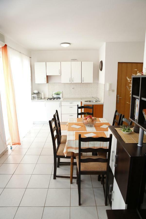 Apartman Alica Srima โวดีเซ ภายนอก รูปภาพ